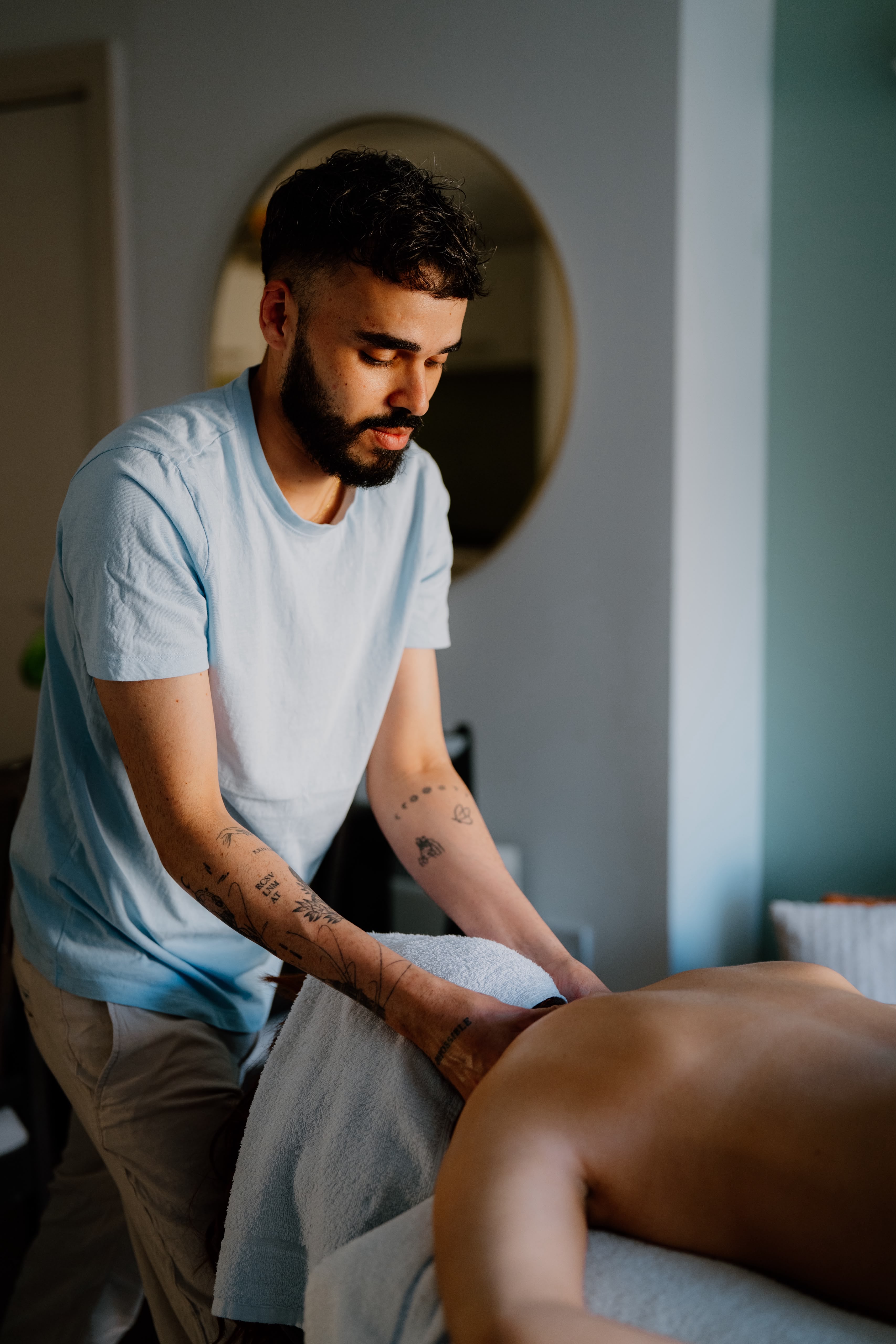 Massage treatment by Matheus Pires