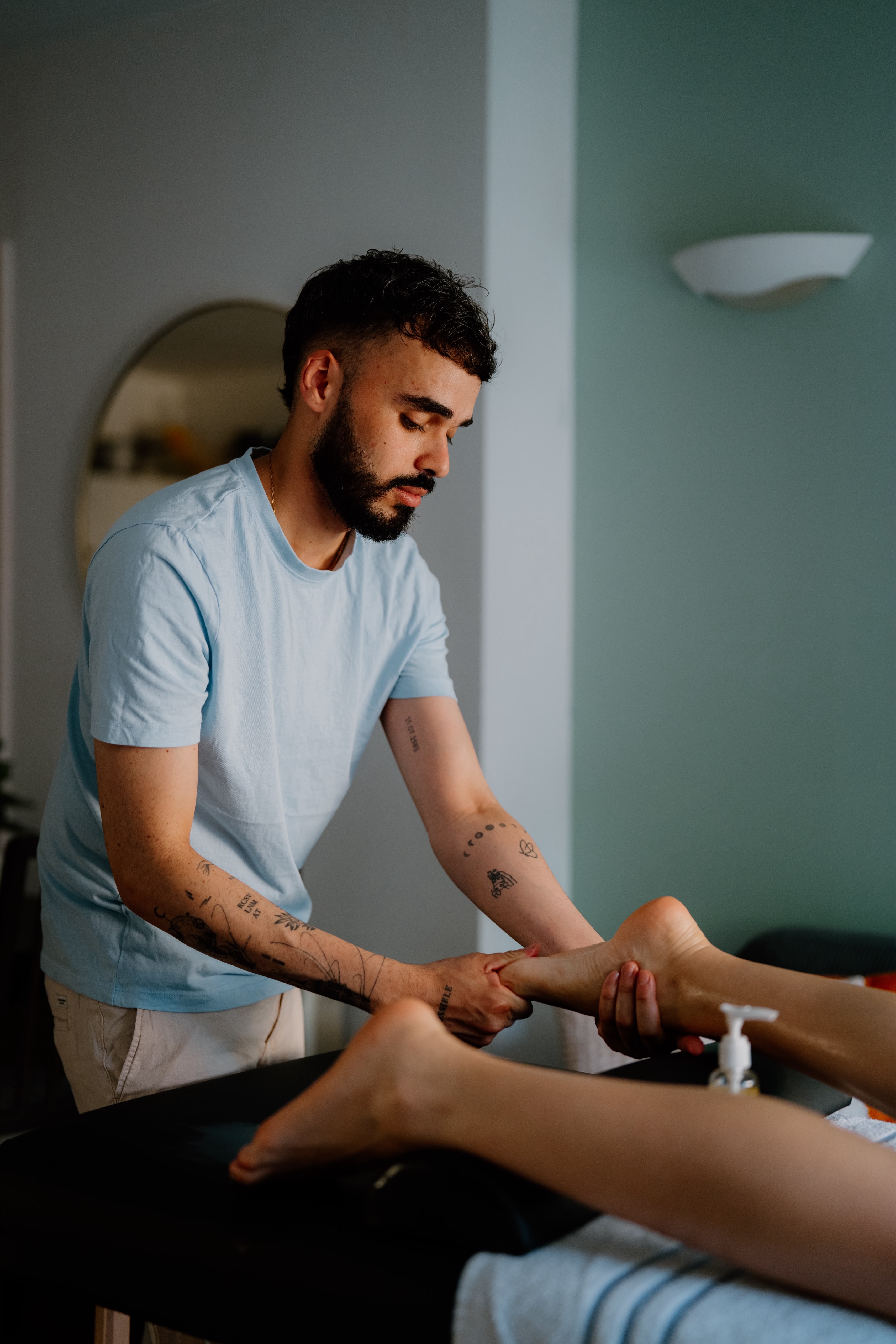 Massage treatment by Matheus Pires